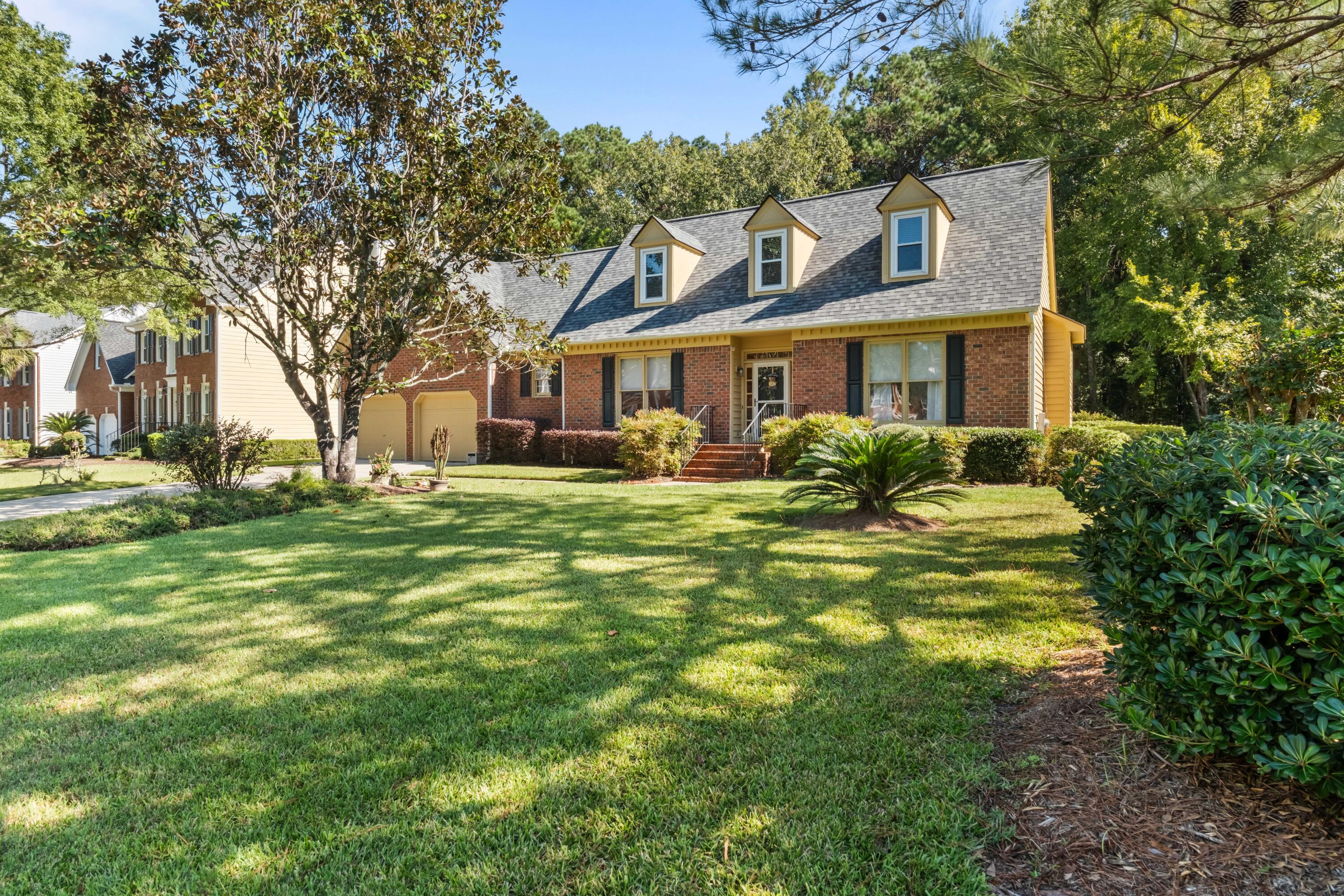 2724 Gaston Gate