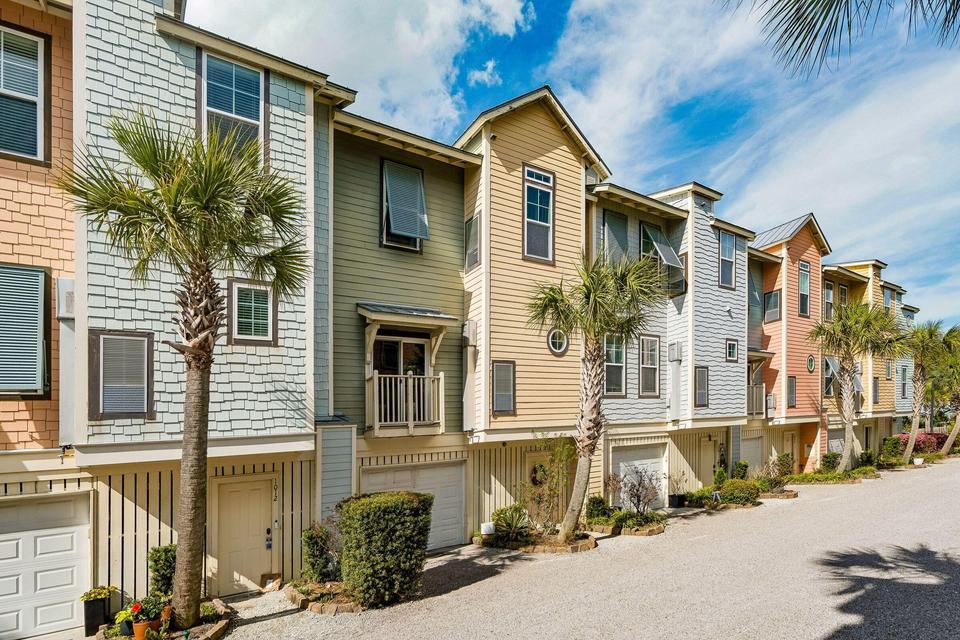 Photo of 1010 Lighterman Way, Charleston, SC 29412 (MLS # 26027969)