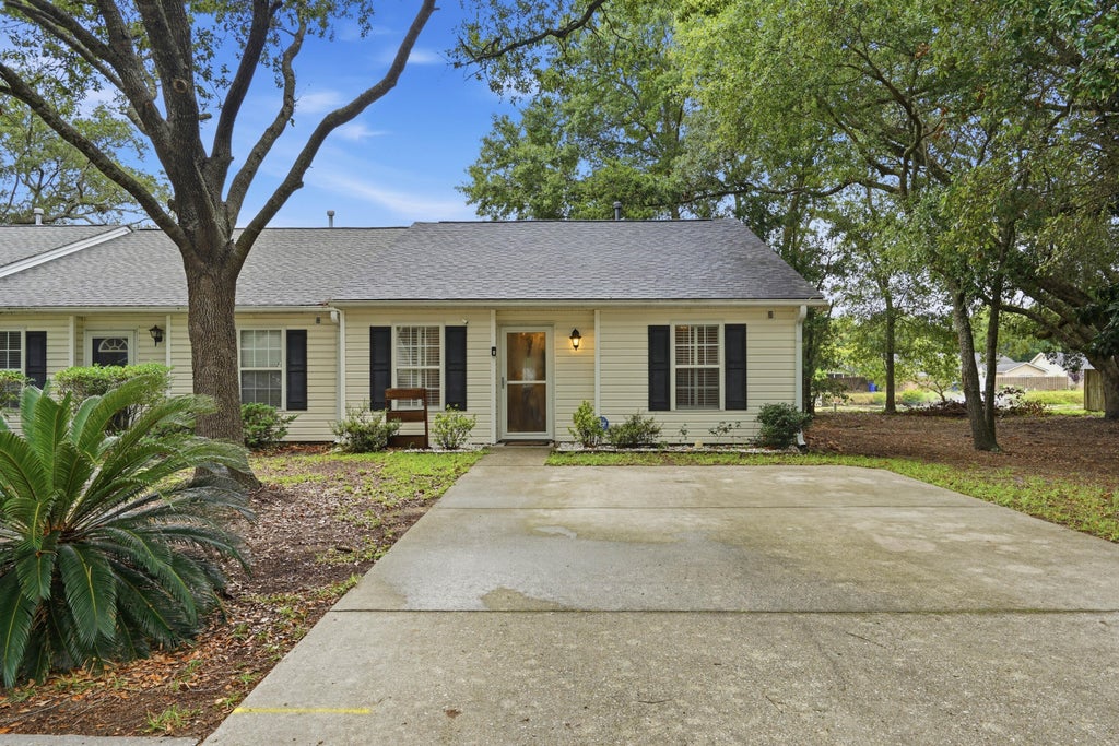 Photo of 1268 Apex Lane, Charleston, SC 29412 (MLS # 26021445)
