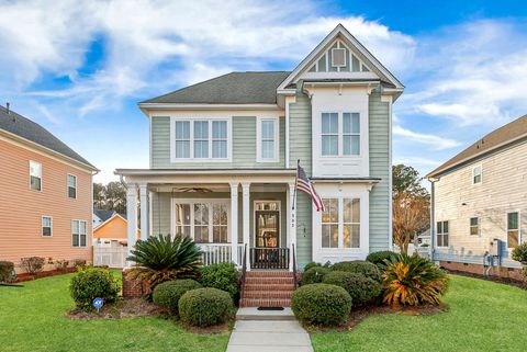 Photo of 302 Hydrangea Street, Summerville, SC 29483 (MLS # 26017889)