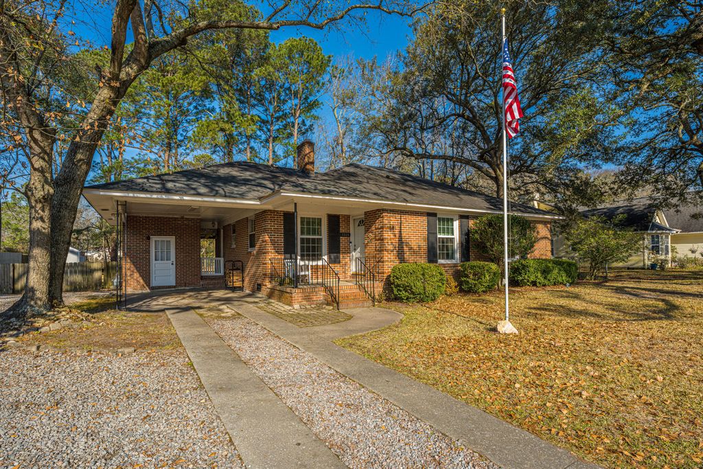 Photo of 2223 Glendale Drive, Charleston, SC 29414 (MLS # 26003447)