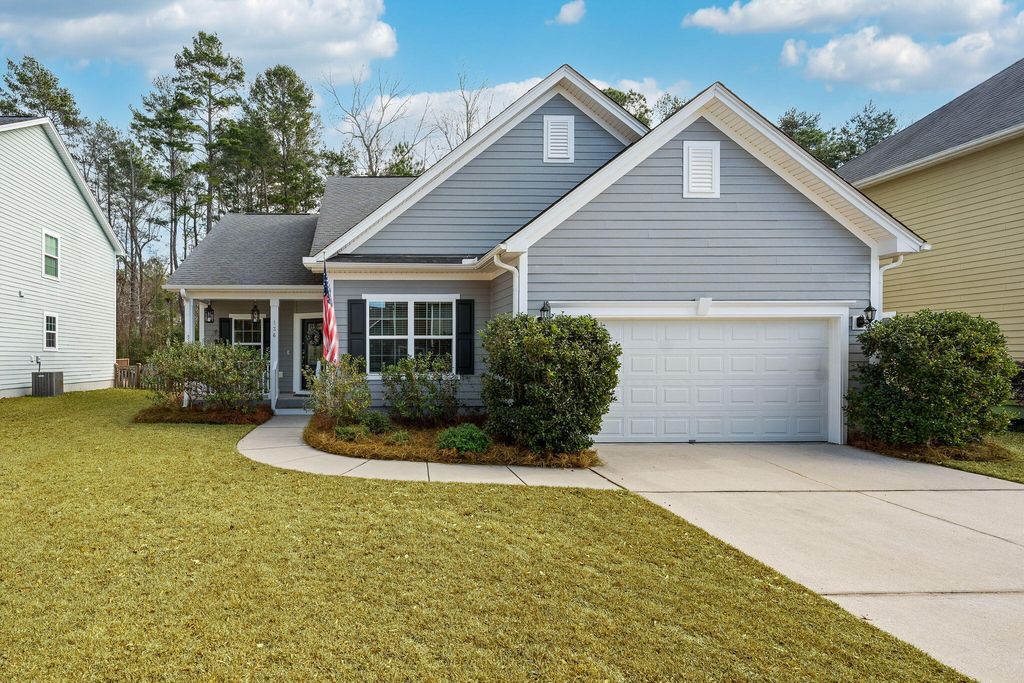 Photo of 136 Daniels Ridge Drive, Summerville, SC 29485 (MLS # 26002417)