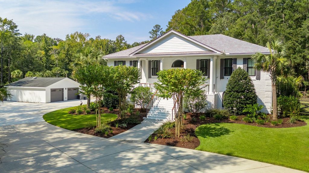 Photo of 521 Cypress Point Drive, Summerville, SC 29486 (MLS # 25025288)
