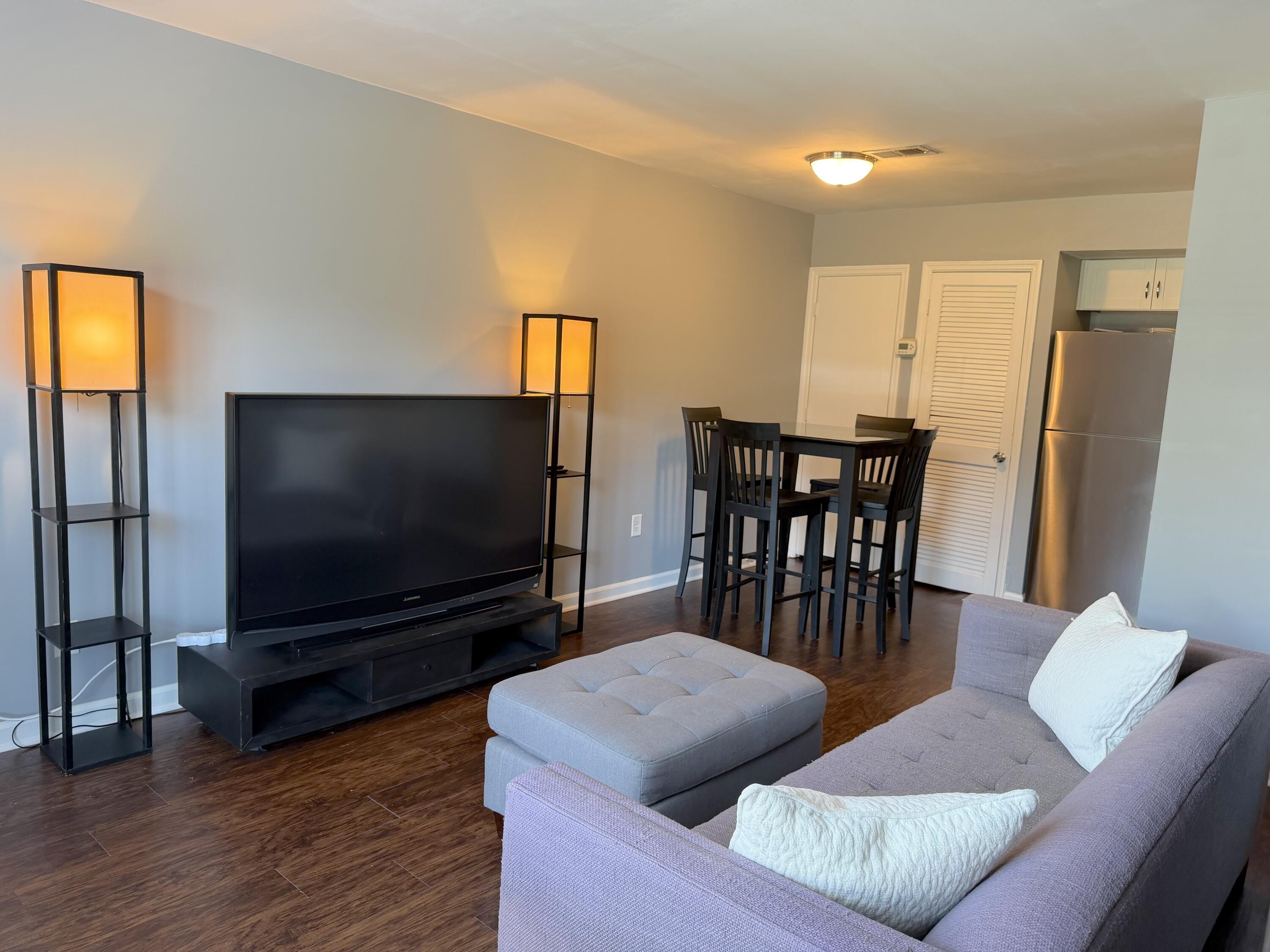 2494 Etiwan Avenue Unit L4