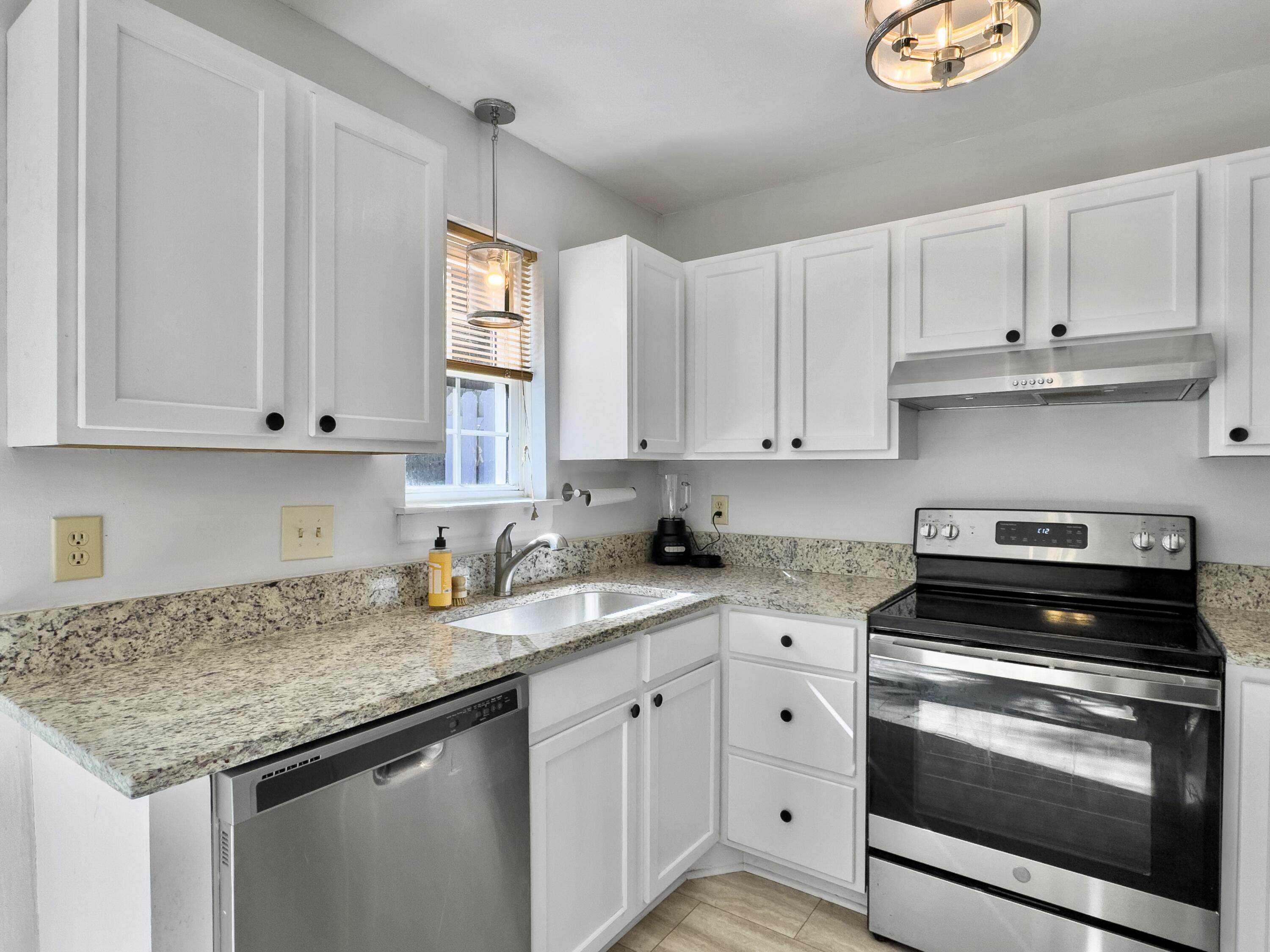 21 Rivers Point Row 10c