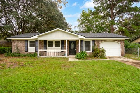Photo of 103 Peake Lane, Summerville, SC 29485 (MLS # 25027367)