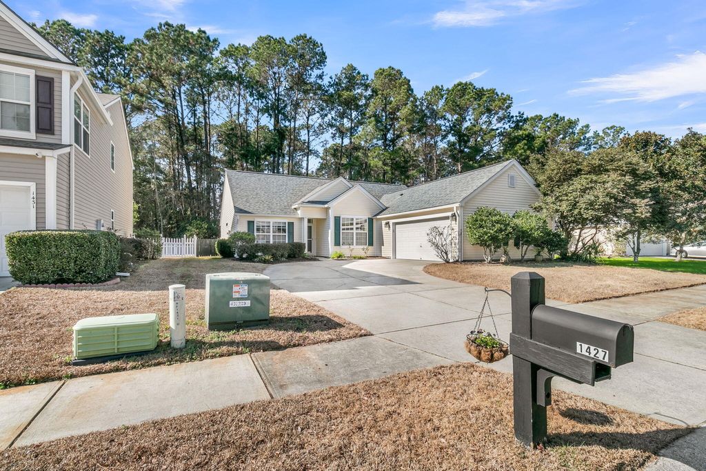 Photo of 1427 Harbor Mist Court, Charleston, SC 29492 (MLS # 26000941)