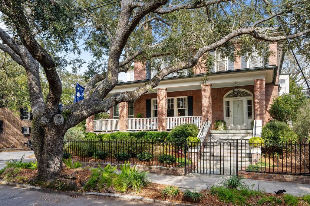Photo of 106 S Battery Street, Charleston, SC 29401 (MLS # 26003024)