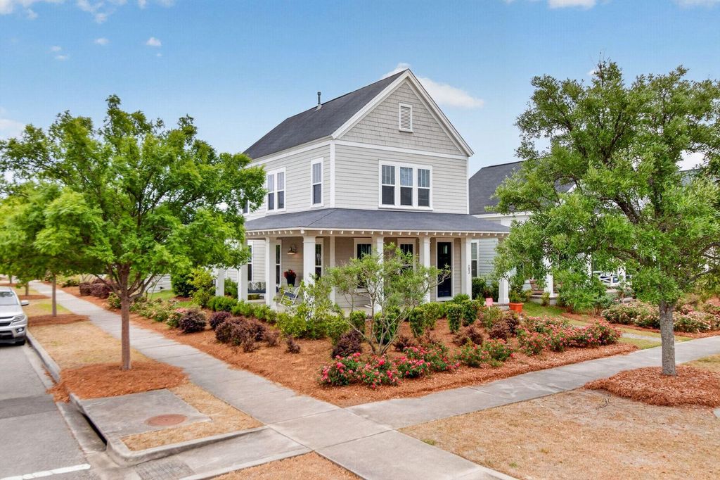 Photo of 203 Gnarly Oak Lane, Summerville, SC 29485 (MLS # 26012170)