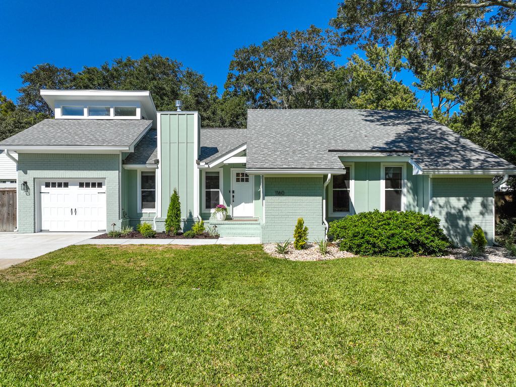 Photo of 1160 Island View Drive, Mount Pleasant, SC 29464 (MLS # 25028384)