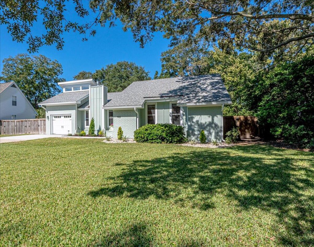 Photo of 1160 Island View Drive, Mount Pleasant, SC 29464 (MLS # 25028384)