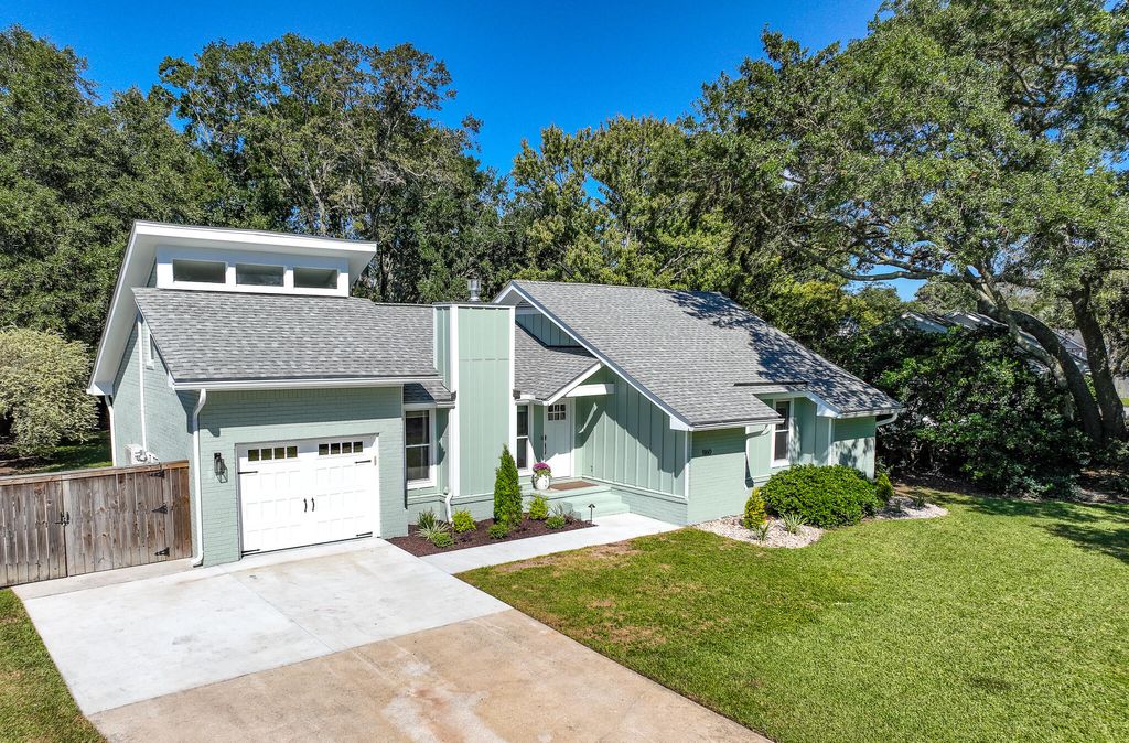 Photo of 1160 Island View Drive, Mount Pleasant, SC 29464 (MLS # 25028384)