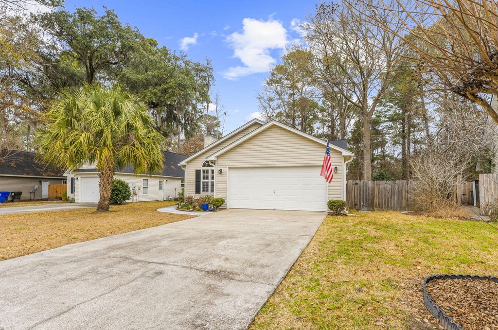 Photo of 3540 Hunters Oak Lane, Johns Island, SC 29455 (MLS # 26005132)