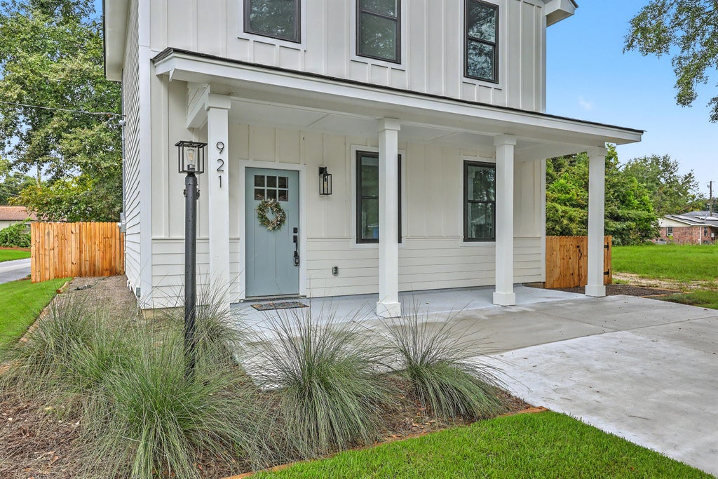 Photo of 921 Main Street, Charleston, SC 29407 (MLS # 26017784)
