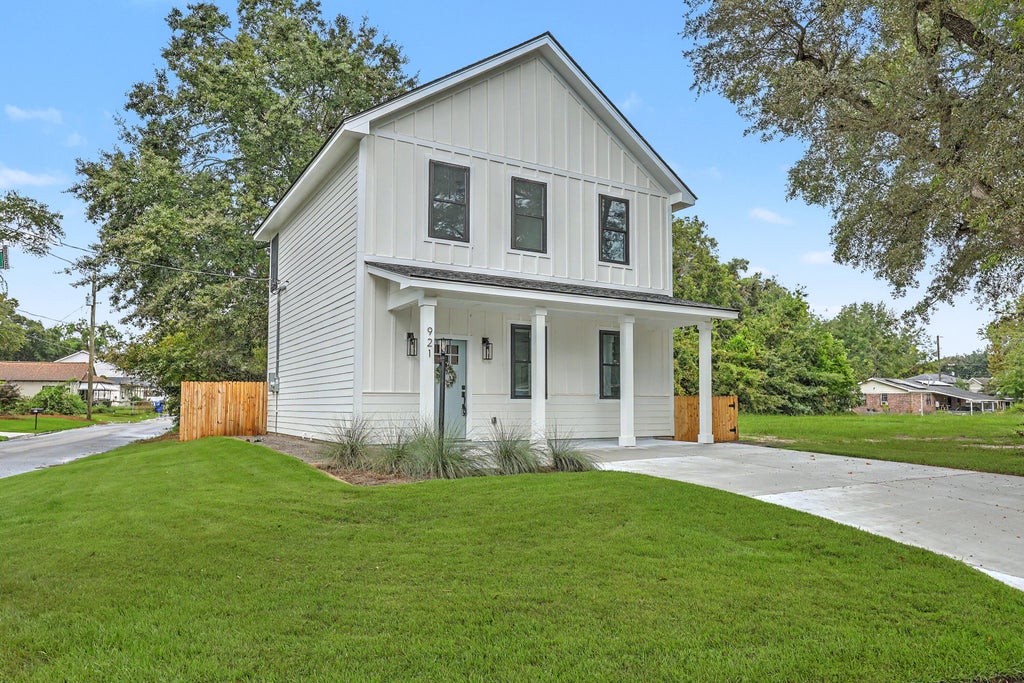 Photo of 921 Main Street, Charleston, SC 29407 (MLS # 26017784)