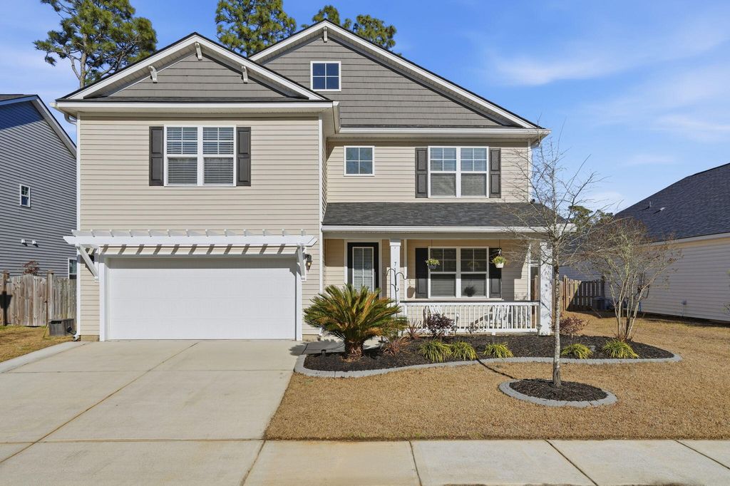 Photo of 711 Kilarney Road, Summerville, SC 29483 (MLS # 26003933)