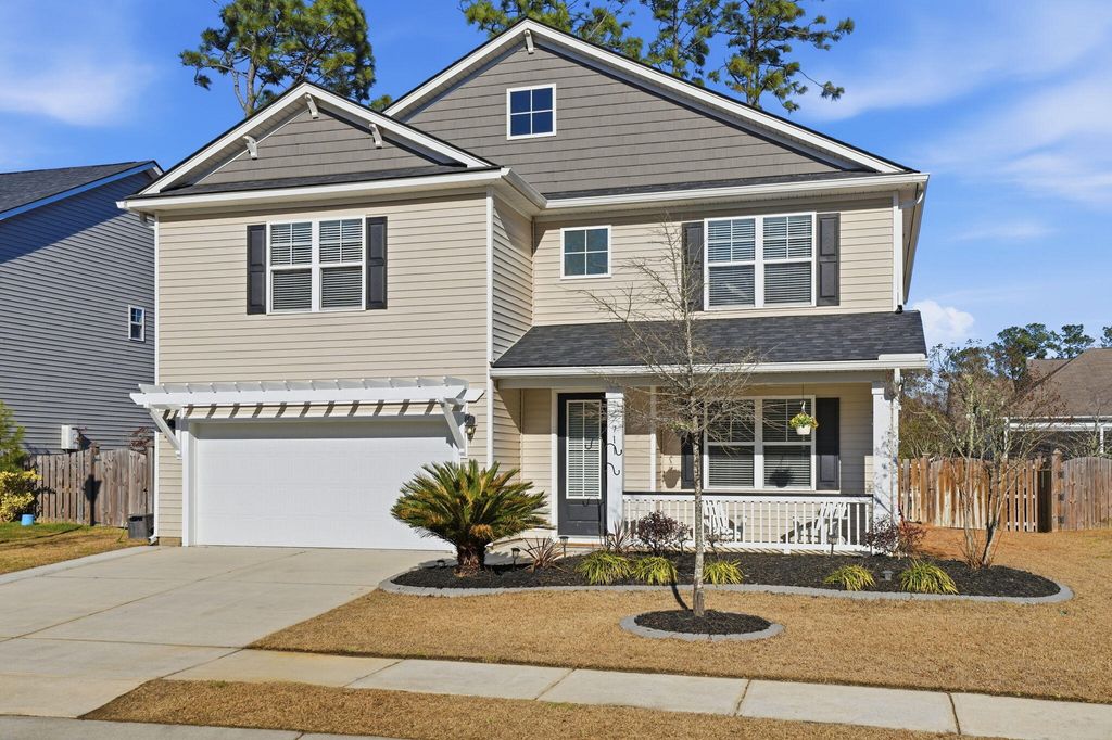 Photo of 711 Kilarney Road, Summerville, SC 29483 (MLS # 26003933)