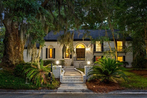 Photo of 111 Seven Oaks Lane, Summerville, SC 29485 (MLS # 26022434)