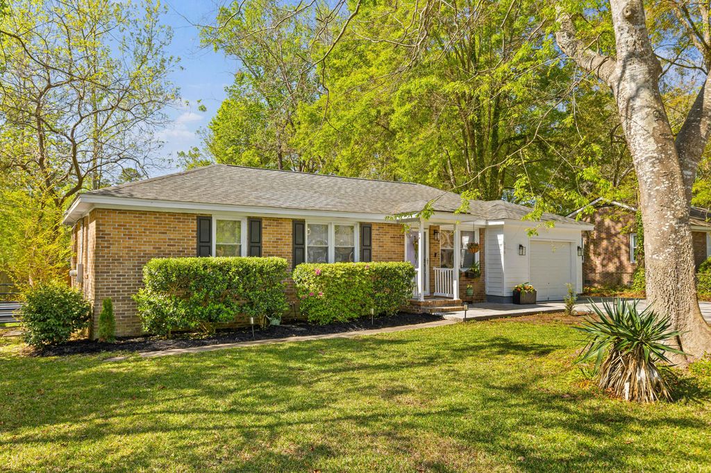 Photo of 106 Pine Lane, Summerville, SC 29485 (MLS # 26009265)