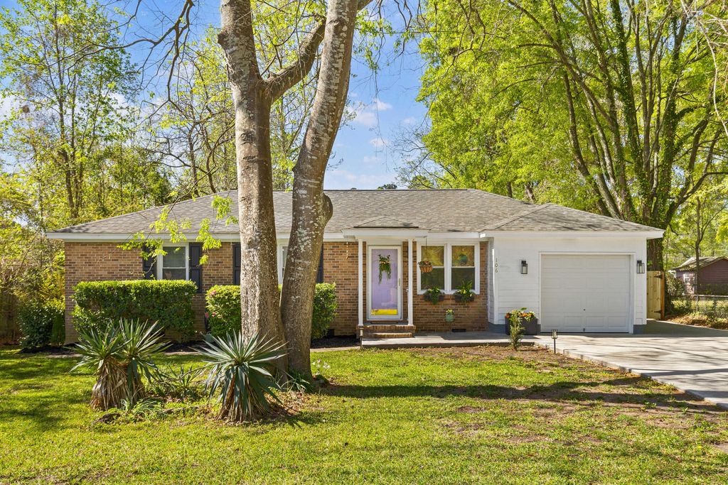 Photo of 106 Pine Lane, Summerville, SC 29485 (MLS # 26009265)