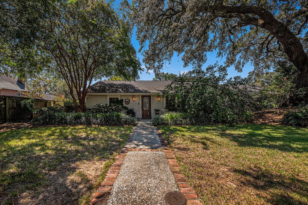 Photo of 605 Ann Street, Mount Pleasant, SC 29464 (MLS # 25032898)