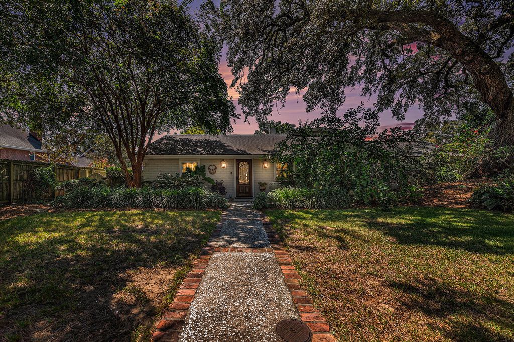 Photo of 605 Ann Street, Mount Pleasant, SC 29464 (MLS # 25032898)