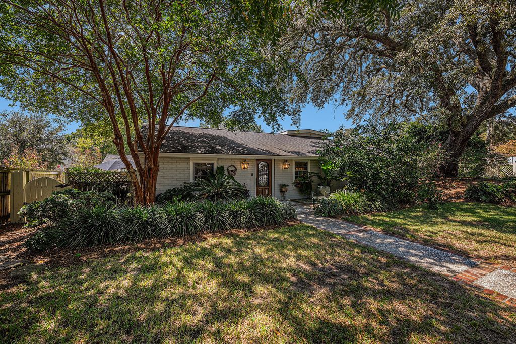 Photo of 605 Ann Street, Mount Pleasant, SC 29464 (MLS # 25032898)