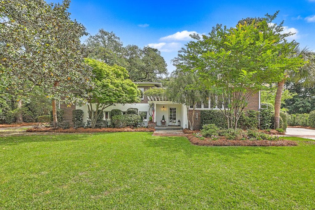 Photo of 1520 Fairway Drive, Charleston, SC 29412 (MLS # 26013826)