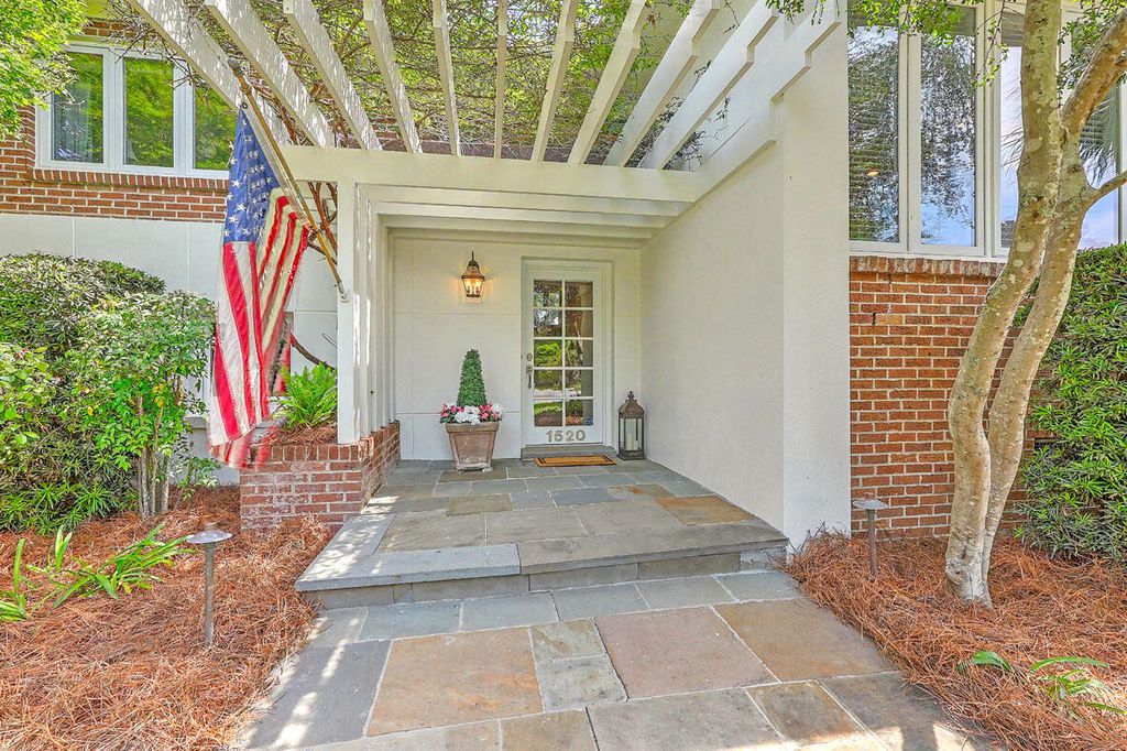 Photo of 1520 Fairway Drive, Charleston, SC 29412 (MLS # 26013826)