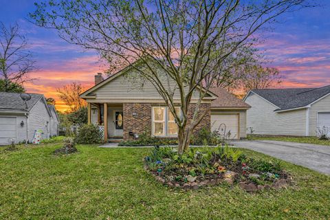 Photo of 310 Hamlet Road, Summerville, SC 29485 (MLS # 26008526)