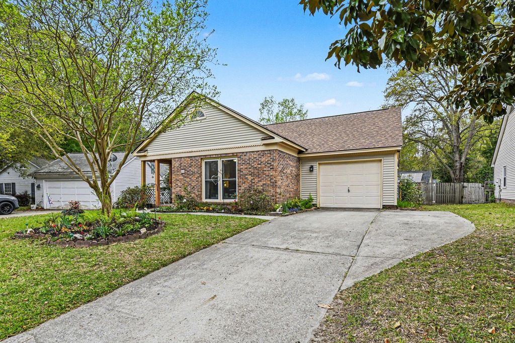 Photo of 310 Hamlet Road, Summerville, SC 29485 (MLS # 26008526)