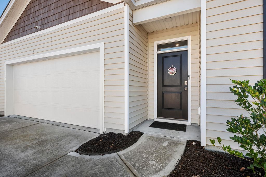 Photo of 179 Lagoona Drive, Summerville, SC 29483 (MLS # 26003702)