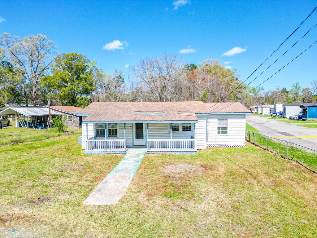 Photo of 1632 Central Avenue, Summerville, SC 29483 (MLS # 26015562)
