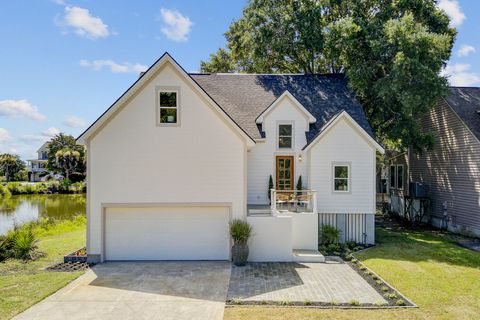 Photo of 695 Gate Post Drive, Mount Pleasant, SC 29464 (MLS # 25019894)