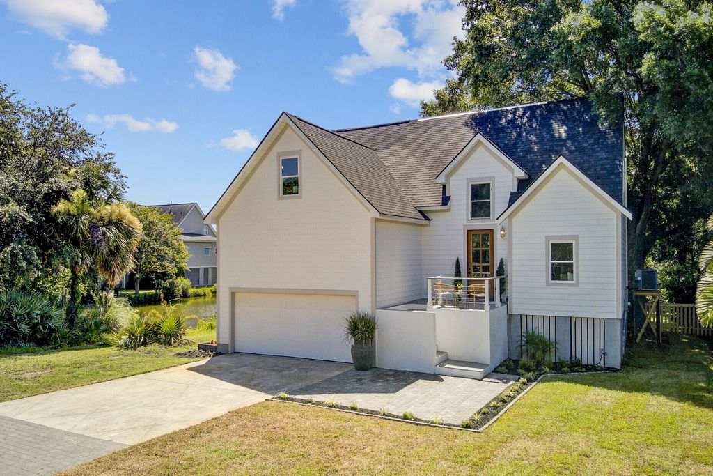 Photo of 695 Gate Post Drive, Mount Pleasant, SC 29464 (MLS # 25019894)