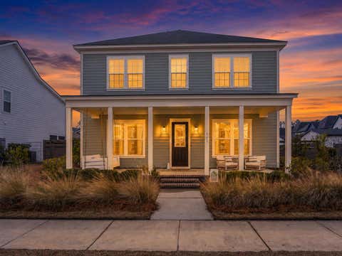 Photo of 643 Blueway Avenue, Summerville, SC 29486 (MLS # 26015252)