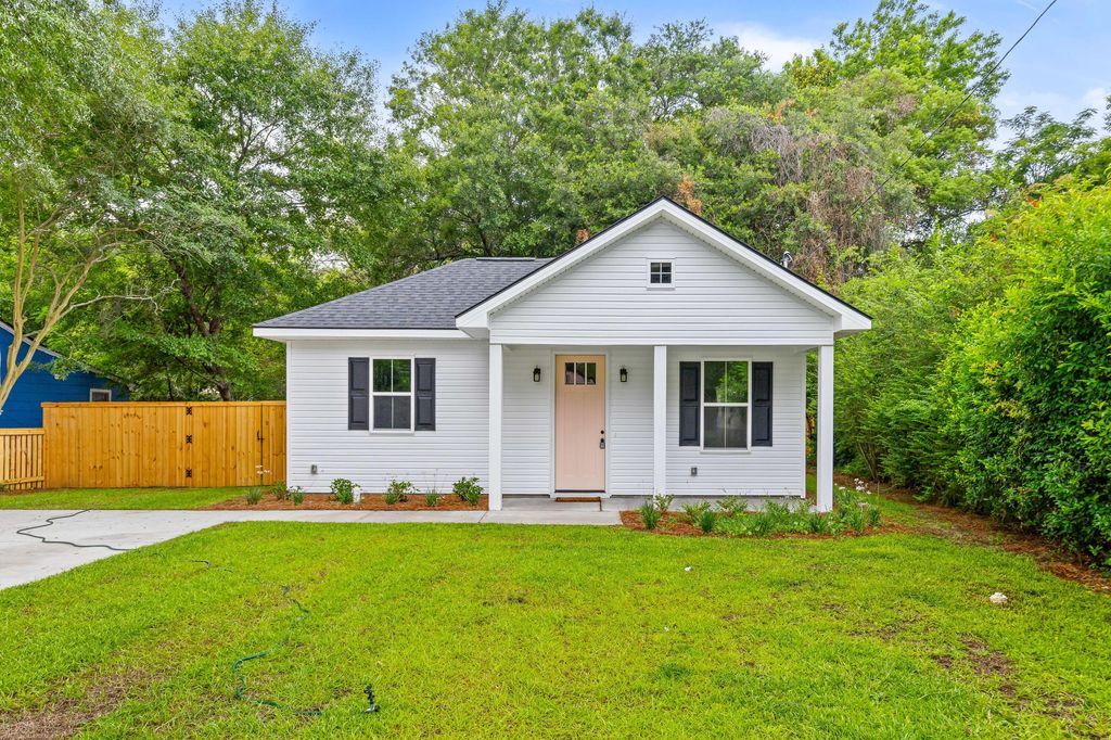 Photo of 2620 Stark Lane, North Charleston, SC 29405 (MLS # 26016937)