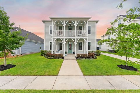 Photo of 105 Rum Neck Street, Summerville, SC 29486 (MLS # 26014079)