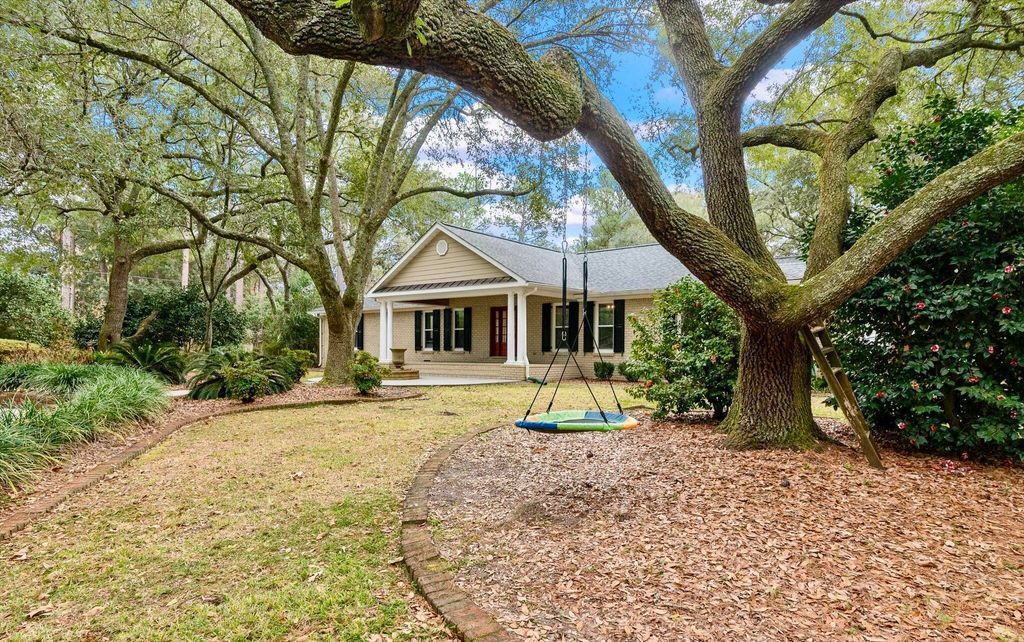 Photo of 100 Fairway Drive, Summerville, SC 29483 (MLS # 25033055)