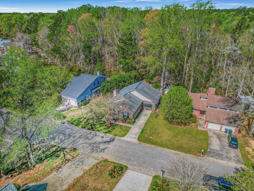 Photo of 101 Outrigger Court, Summerville, SC 29485 (MLS # 26007682)