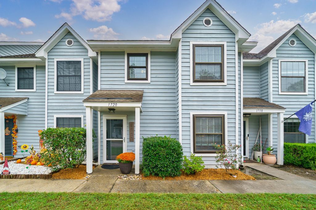Photo of 1720 Deer Path Drive, Mount Pleasant, SC 29464 (MLS # 25027634)