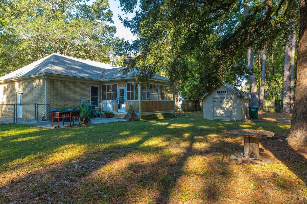 Photo of 315 Shaftesbury Lane, Summerville, SC 29485 (MLS # 25031196)