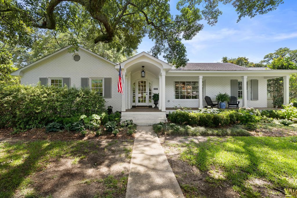 Photo of 299 Hobcaw Drive, Mount Pleasant, SC 29464 (MLS # 26009338)