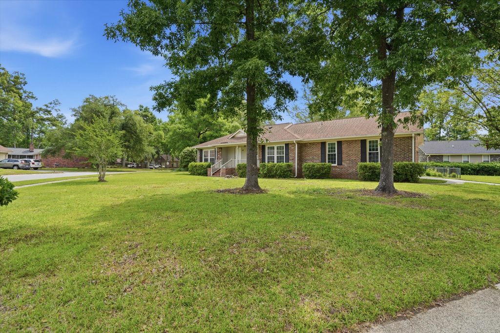 Photo of 101 Hanover Court, Summerville, SC 29485 (MLS # 26013475)