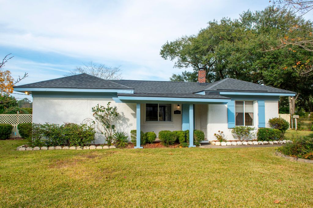 Photo of 1744 Brantley Drive, Charleston, SC 29412 (MLS # 26009397)