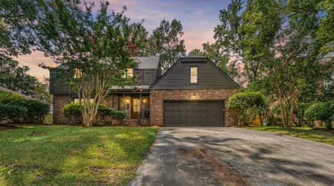 Photo of 108 Lakeview Drive, Summerville, SC 29485 (MLS # 26001315)