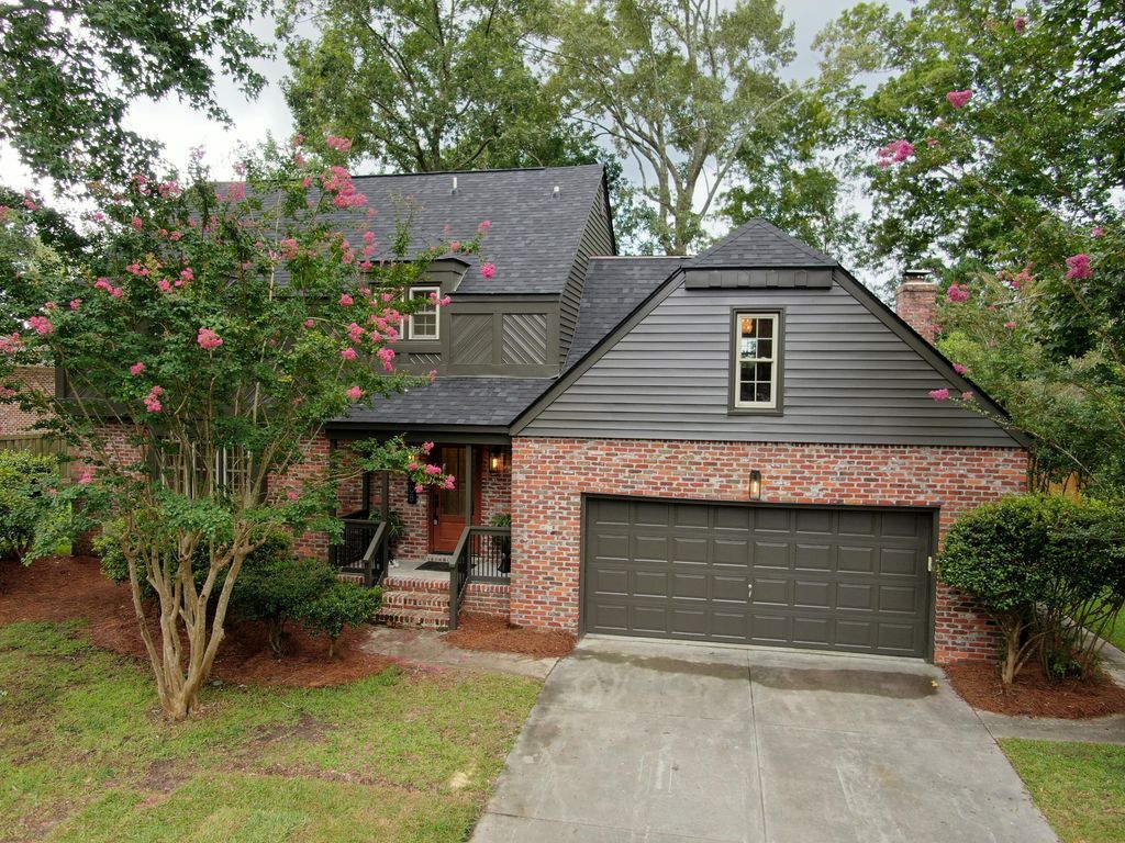 Photo of 108 Lakeview Drive, Summerville, SC 29485 (MLS # 26001315)