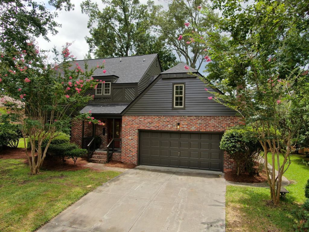 Photo of 108 Lakeview Drive, Summerville, SC 29485 (MLS # 26001315)