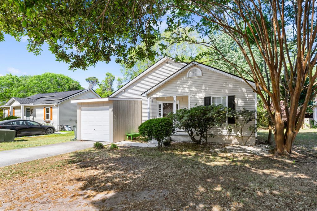 Photo of 1147 Landsdowne Drive, Charleston, SC 29412 (MLS # 26010860)