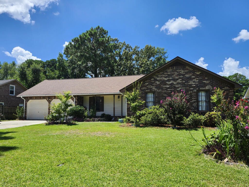 Photo of 109 Heritage Lane, Summerville, SC 29483 (MLS # 25030197)